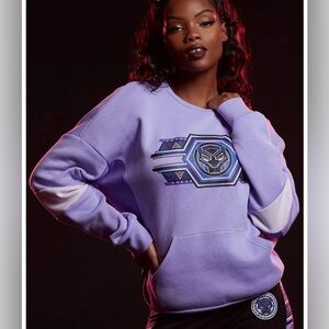 BLACK PANTHER Her Universe Women’s Purple Lavender Graphic Sweatshirt Size Med